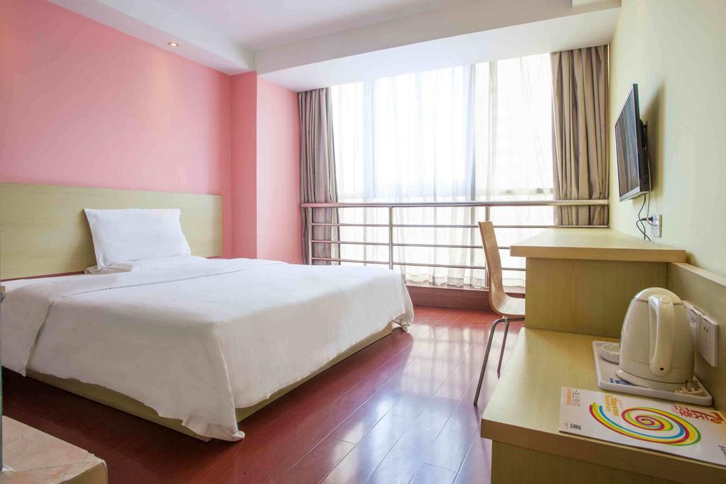 7Days Inn Beijing Railway Station Guangqu Gate Metro Station Bagian luar foto