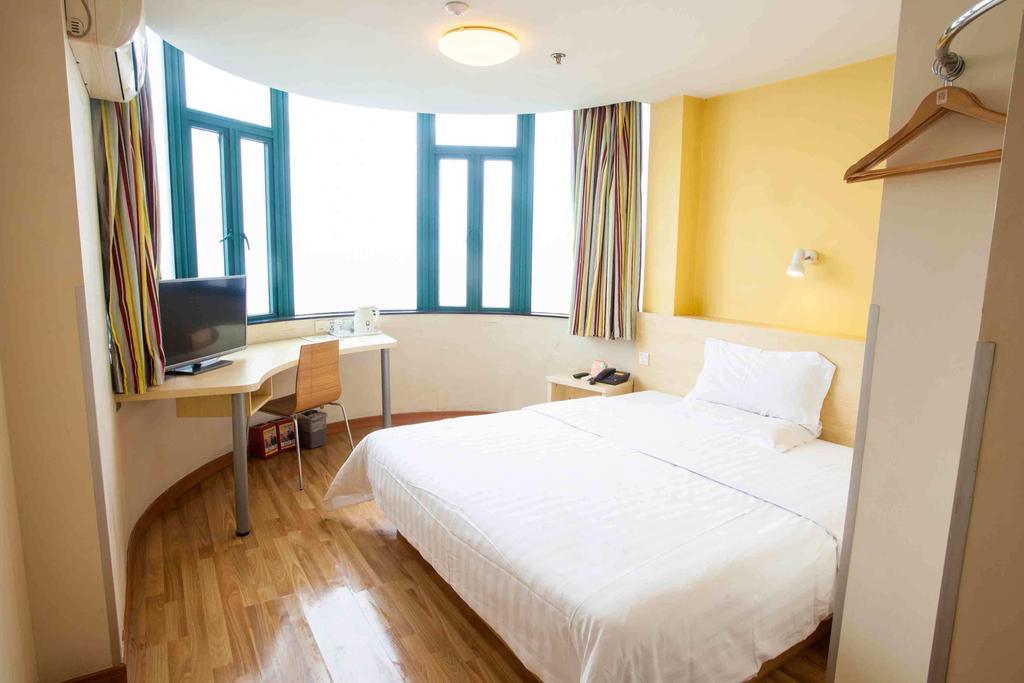 7Days Inn Beijing Railway Station Guangqu Gate Metro Station Bagian luar foto