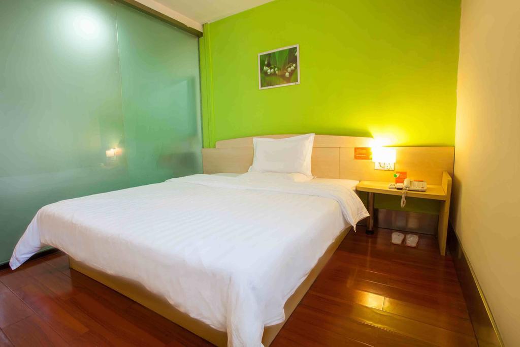 7Days Inn Beijing Railway Station Guangqu Gate Metro Station Bagian luar foto