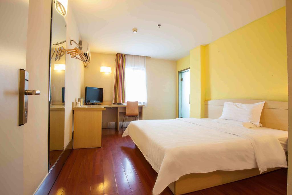 7Days Inn Beijing Railway Station Guangqu Gate Metro Station Bagian luar foto