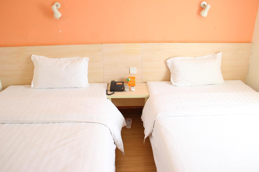 7Days Inn Beijing Railway Station Guangqu Gate Metro Station Bagian luar foto
