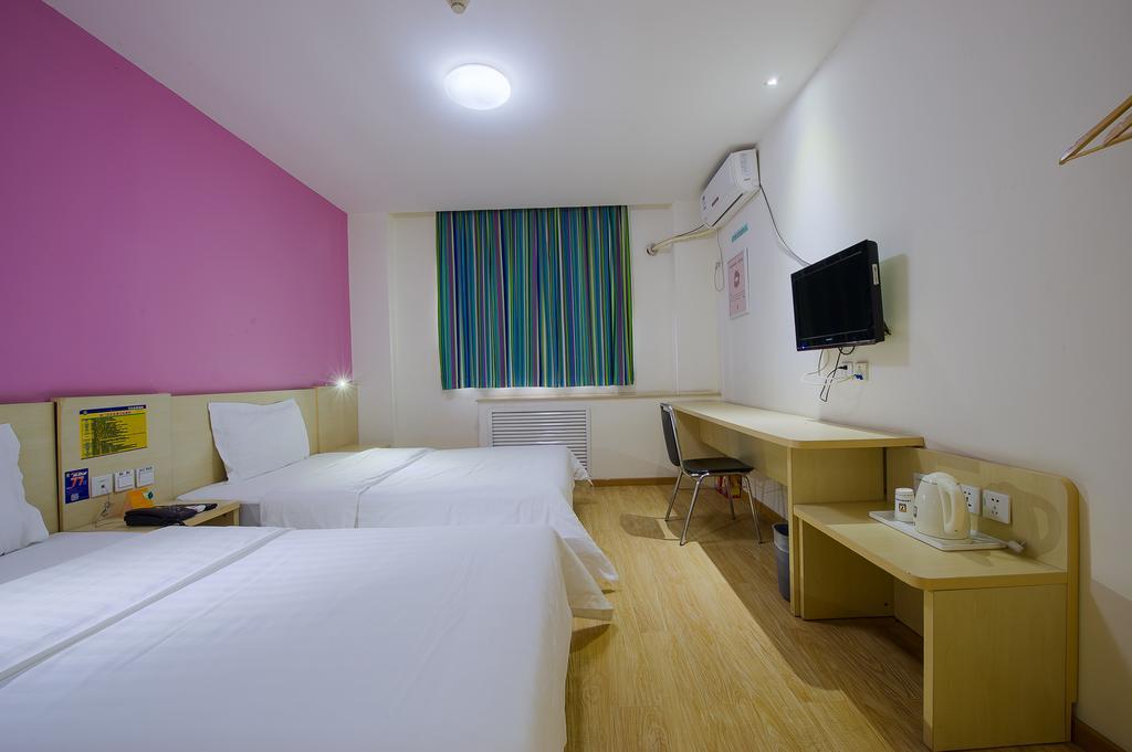 7Days Inn Beijing Railway Station Guangqu Gate Metro Station Bagian luar foto