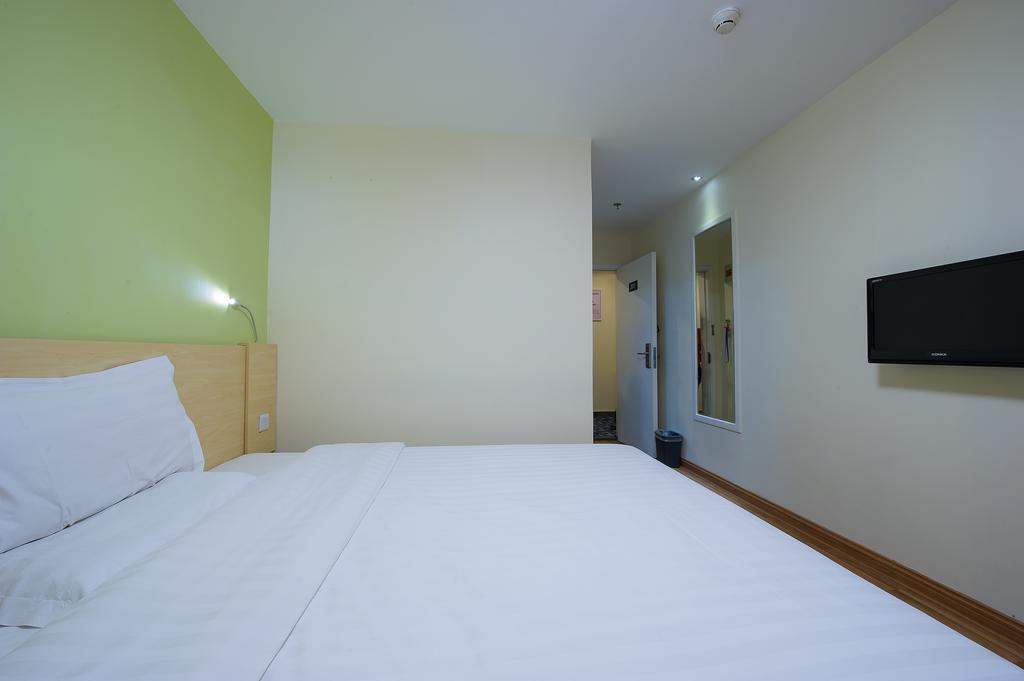 7Days Inn Beijing Railway Station Guangqu Gate Metro Station Bagian luar foto